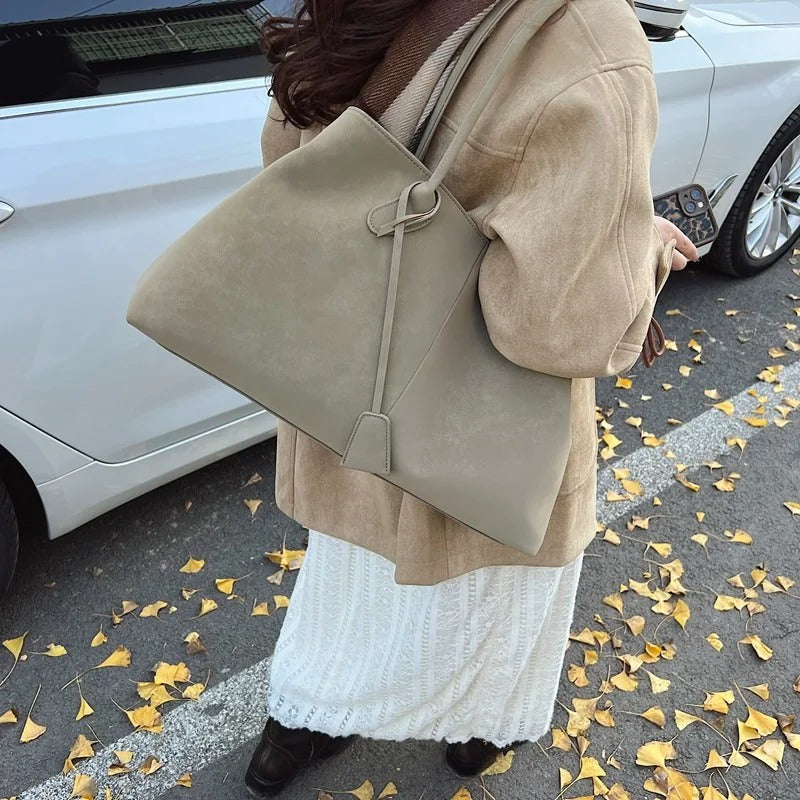 Axel |  EVERYDAY MAXI HANDBAG